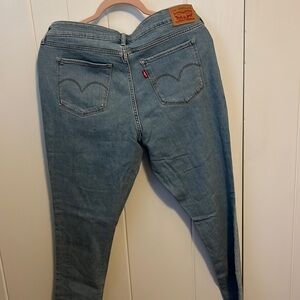 711 Levi’s skinny jeans